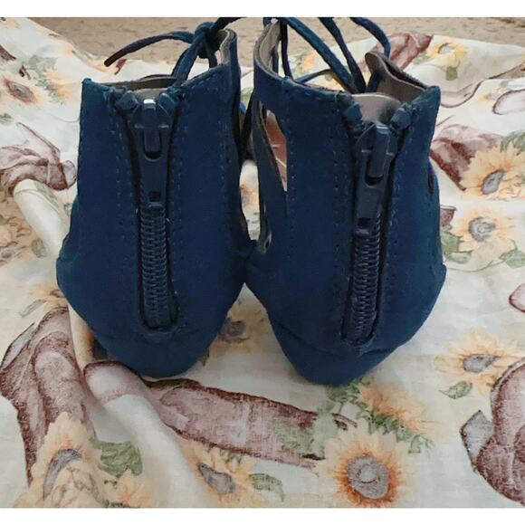 Carlos Santana Strappy Open Toe Heels - Picture 4 of 8